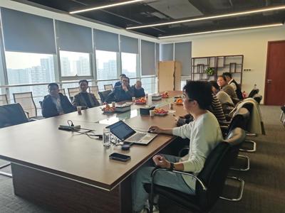 攜手同行，共探智慧未來(lái)——圖書(shū)館代表團(tuán)赴超星集團(tuán)河南分公司參觀交流